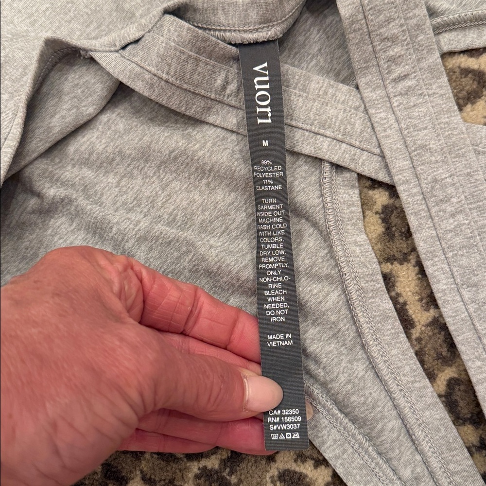 Vuori halo pale heathered Gray Women's Romper size Medium! EUC!! L👀K! - Picture 10 of 11